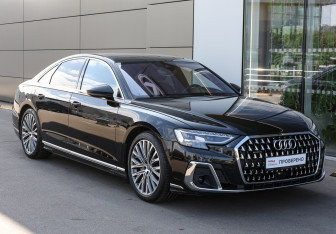 Подержанный автомобиль Audi A8 2022 года (3 фото)