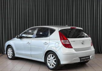 Подержанный автомобиль Hyundai i30 Hatchback 2010 года (7 фото)