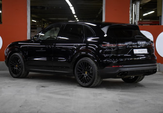 Подержанный автомобиль Porsche Cayenne 2020 года (7 фото)