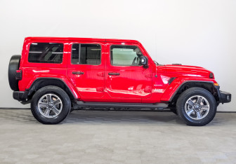 Подержанный автомобиль Jeep Wrangler 2021 года (4 фото)