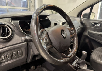 Подержанный автомобиль Renault Kaptur 2018 года (13 фото)