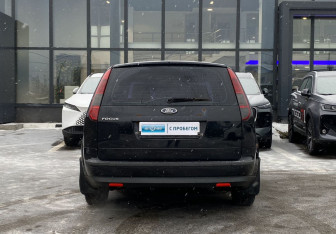 Подержанный автомобиль Ford Focus Wagon 2006 года (6 фото)