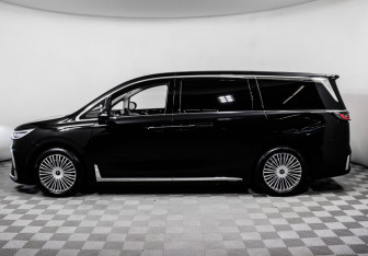 Подержанный автомобиль Voyah Dream 2025 года (8 фото)