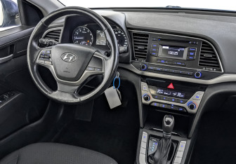 Подержанный автомобиль Hyundai Elantra Sedan 2017 года (26 фото)