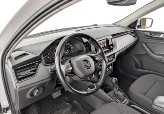 Подержанный автомобиль Skoda Rapid Liftback 2022 года (16 фото)