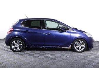Подержанный автомобиль Peugeot 208 2013 года (4 фото)
