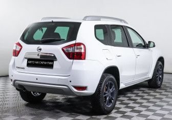 Подержанный автомобиль Nissan Terrano 2015 года (3 фото)