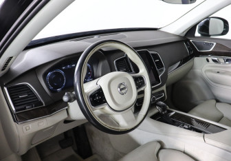 Подержанный автомобиль Volvo XC90 2015 года (9 фото)