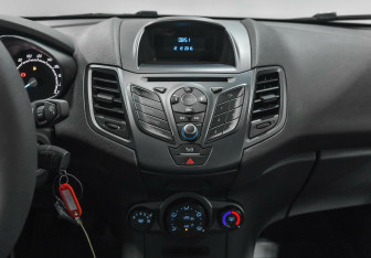 Подержанный автомобиль Ford Fiesta Sedan 2017 года (7 фото)