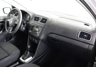 Подержанный автомобиль Volkswagen Polo Sedan 2011 года (6 фото)