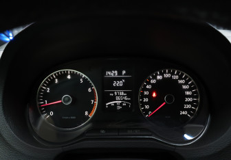Подержанный автомобиль Volkswagen Polo Hatchback 2012 года (13 фото)