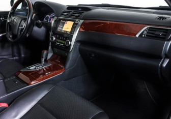 Подержанный автомобиль Toyota Camry Sedan 2012 года (10 фото)