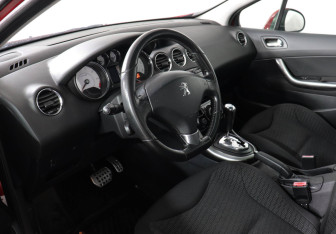 Подержанный автомобиль Peugeot 308 Hatchback 2011 года (9 фото)