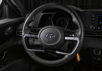 Подержанный автомобиль Hyundai Elantra Sedan 2021 года (11 фото)