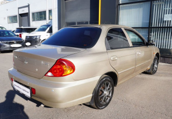 Подержанный автомобиль Kia Spectra Sedan 2009 года (5 фото)