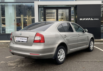 Подержанный автомобиль Skoda Octavia Liftback 2011 года (5 фото)