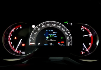 Подержанный автомобиль Toyota RAV4 2019 года (13 фото)