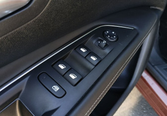 Подержанный автомобиль Peugeot 3008 2018 года (19 фото)