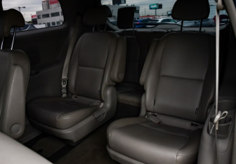 Подержанный автомобиль Kia Carnival 2020 года (14 фото)