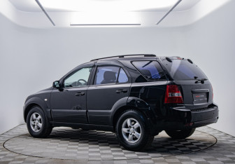 Подержанный автомобиль Kia Sorento 2007 года (7 фото)