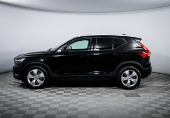 Подержанный автомобиль Volvo XC40 2018 года (8 фото)