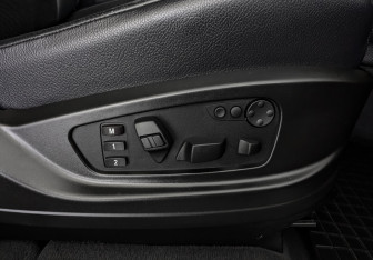 Подержанный автомобиль BMW X5 2013 года (25 фото)