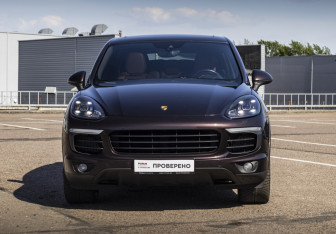 Подержанный автомобиль Porsche Cayenne 2016 года (3 фото)