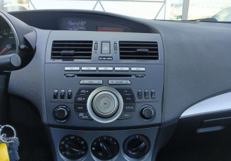 Подержанный автомобиль Mazda 3 Sedan 2011 года (14 фото)