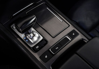 Подержанный автомобиль Genesis G80 2019 года (18 фото)