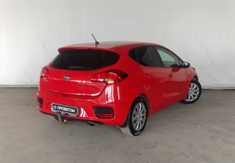 Подержанный автомобиль Kia Ceed Hatchback 2016 года (6 фото)