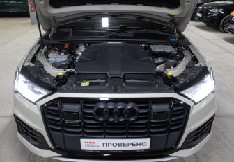 Подержанный автомобиль Audi Q7 2021 года (9 фото)