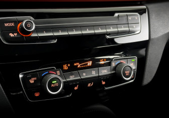 Подержанный автомобиль BMW X1 2017 года (25 фото)