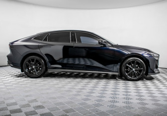 Подержанный автомобиль Changan UNI-V 2023 года (4 фото)