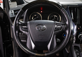 Подержанный автомобиль Toyota Alphard 2019 года (21 фото)