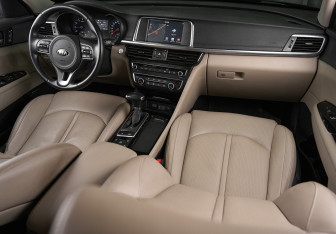 Подержанный автомобиль Kia Optima Sedan 2017 года (24 фото)