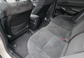 Подержанный автомобиль Honda Civic Sedan 2011 года (10 фото)