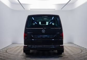Подержанный автомобиль Volkswagen Multivan 2017 года (6 фото)