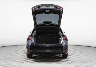 Подержанный автомобиль Skoda Octavia Liftback 2020 года (18 фото)