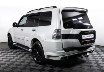 Подержанный автомобиль Mitsubishi Pajero 2020 года (7 фото)