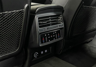 Подержанный автомобиль Audi Q8 2018 года (23 фото)