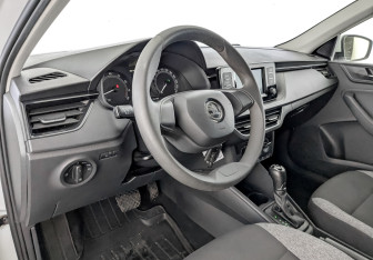 Подержанный автомобиль Skoda Rapid Liftback 2021 года (16 фото)