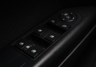 Подержанный автомобиль Opel Astra Sedan 2014 года (15 фото)