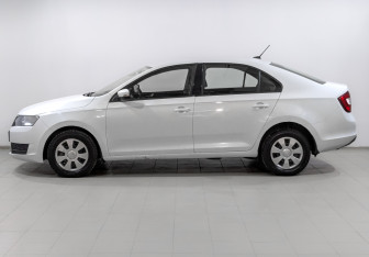Подержанный автомобиль Skoda Rapid Liftback 2019 года (8 фото)