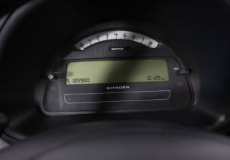 Подержанный автомобиль Citroen C2 2007 года (12 фото)