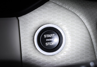 Подержанный автомобиль Land Rover Range Rover Velar 2017 года (18 фото)