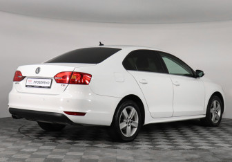 Подержанный автомобиль Volkswagen Jetta Sedan 2012 года (5 фото)
