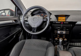 Подержанный автомобиль Opel Astra Hatchback 2007 года (27 фото)