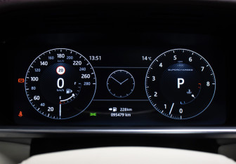 Подержанный автомобиль Land Rover Range Rover 2017 года (13 фото)