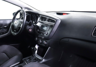 Подержанный автомобиль Kia Ceed Wagon 2017 года (10 фото)