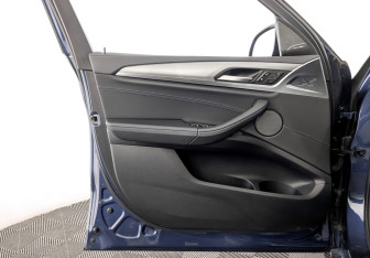 Подержанный автомобиль BMW X4 2021 года (19 фото)